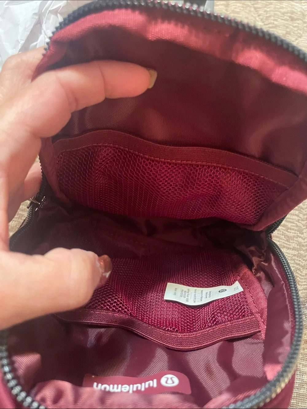 Lululemon everywhere small sling bag burgundy